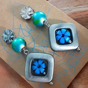 Earth floweret earrings! 2 1/4 in. Long